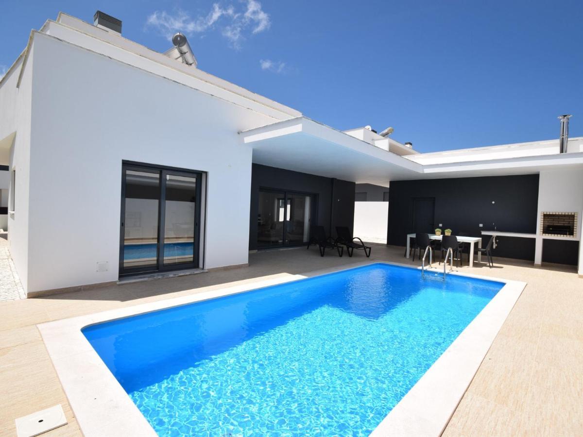 Modern Villa With Private Pool Near The Beautiful Beach Of Foz De Arelho Nadadouro Oda fotoğraf