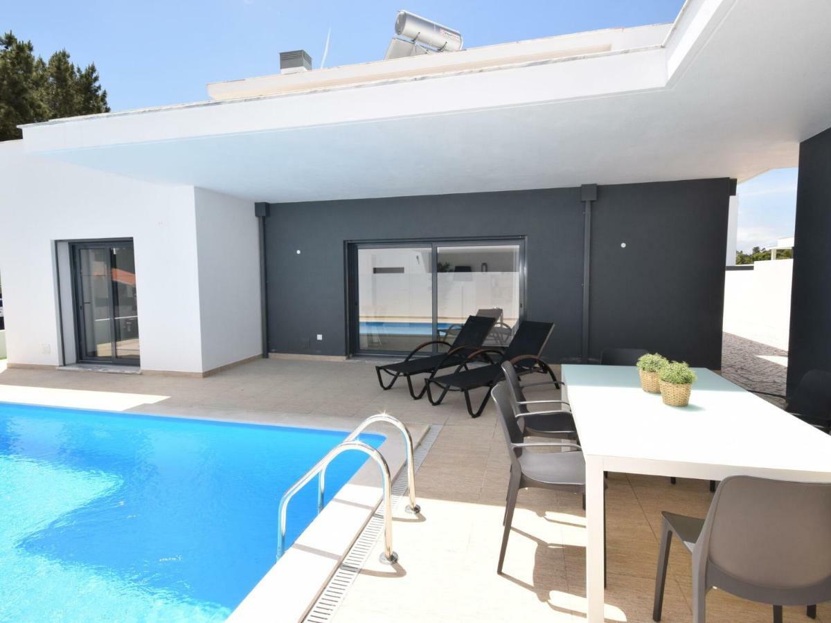 Modern Villa With Private Pool Near The Beautiful Beach Of Foz De Arelho Nadadouro Dış mekan fotoğraf