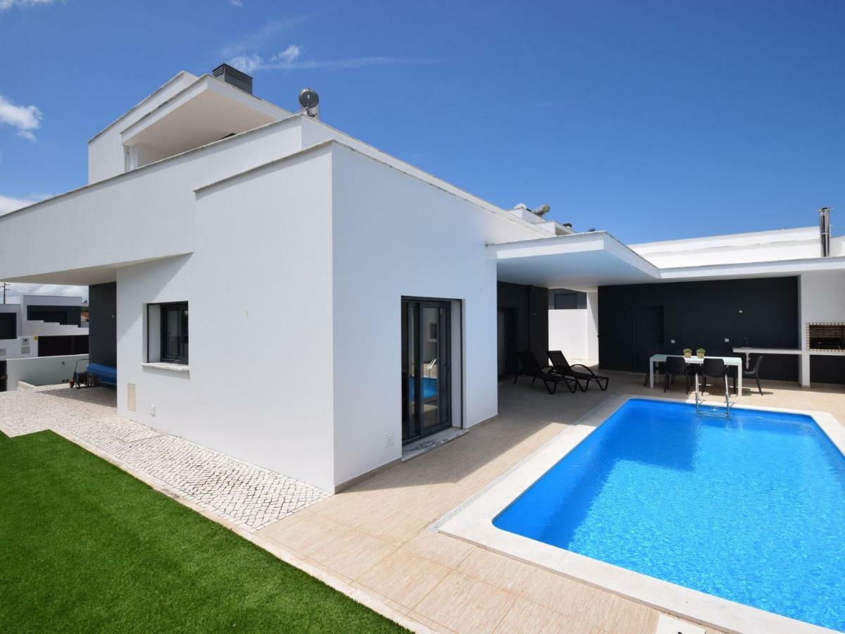 Modern Villa With Private Pool Near The Beautiful Beach Of Foz De Arelho Nadadouro Dış mekan fotoğraf